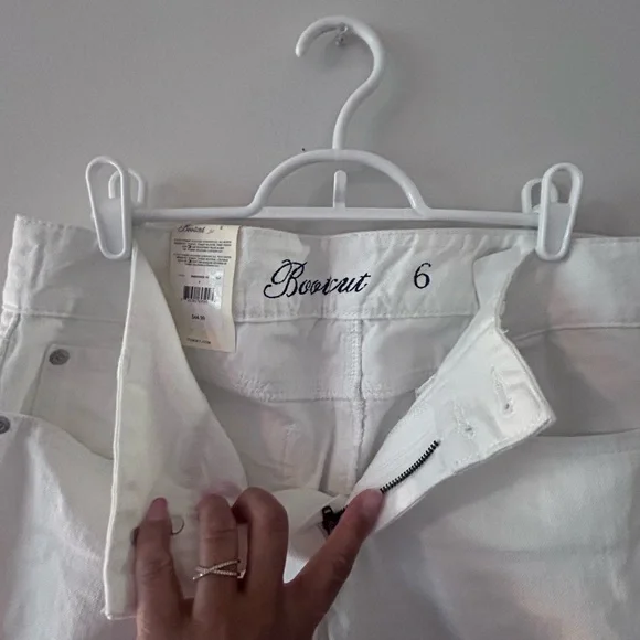 TOMMY HILFIGER • Off White Bootcut Jeans • 6 • - Picture 4 of 7